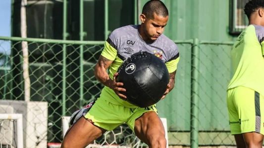 Rosales, lateral do Sport, volta a ficar à disposição