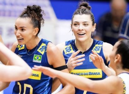 Gabi Guimarães e Rosamaria comemoram ponto do Brasil sobre a Bulgária na VNL Feminina de 2025