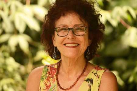 Foto mostra a escritora Roseana Murray