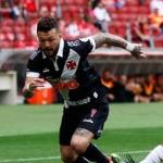 Vasco acerta o retorno de atacante Rossi, que jogou no clube em 2019