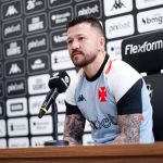 Pronto para o retorno, Rossi destaca dupla e ataque com Vegetti, no Vasco