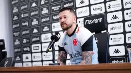 Rossi está de volta ao time do Vasco e pode ser titular diante do América