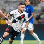 Rossi, do Vasco, pede desculpas por expulsão contra o Cruzeiro no Mineirão