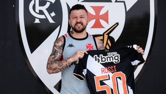 Rossi foi homenageado pelo Vasco ao completar 50 jogos