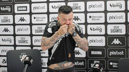 Rossi pode fazer a reeestreia com a camisa vascaína, no domingo (20)