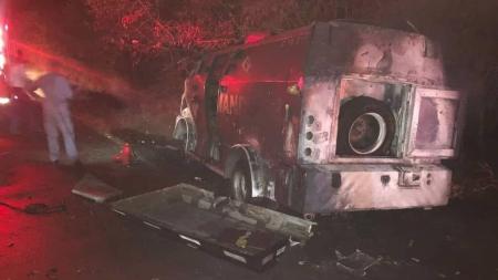 Roubo a carro-forte deixa ao menos 5 feridos na Rodovia dos Bandeirantes, em SP.