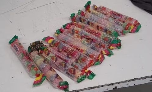 Foto mostra balas de goma roubadas em Divinópolis