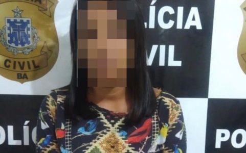 Foto mostra suspeita de furto quando foi presa em 2018, na Bahia