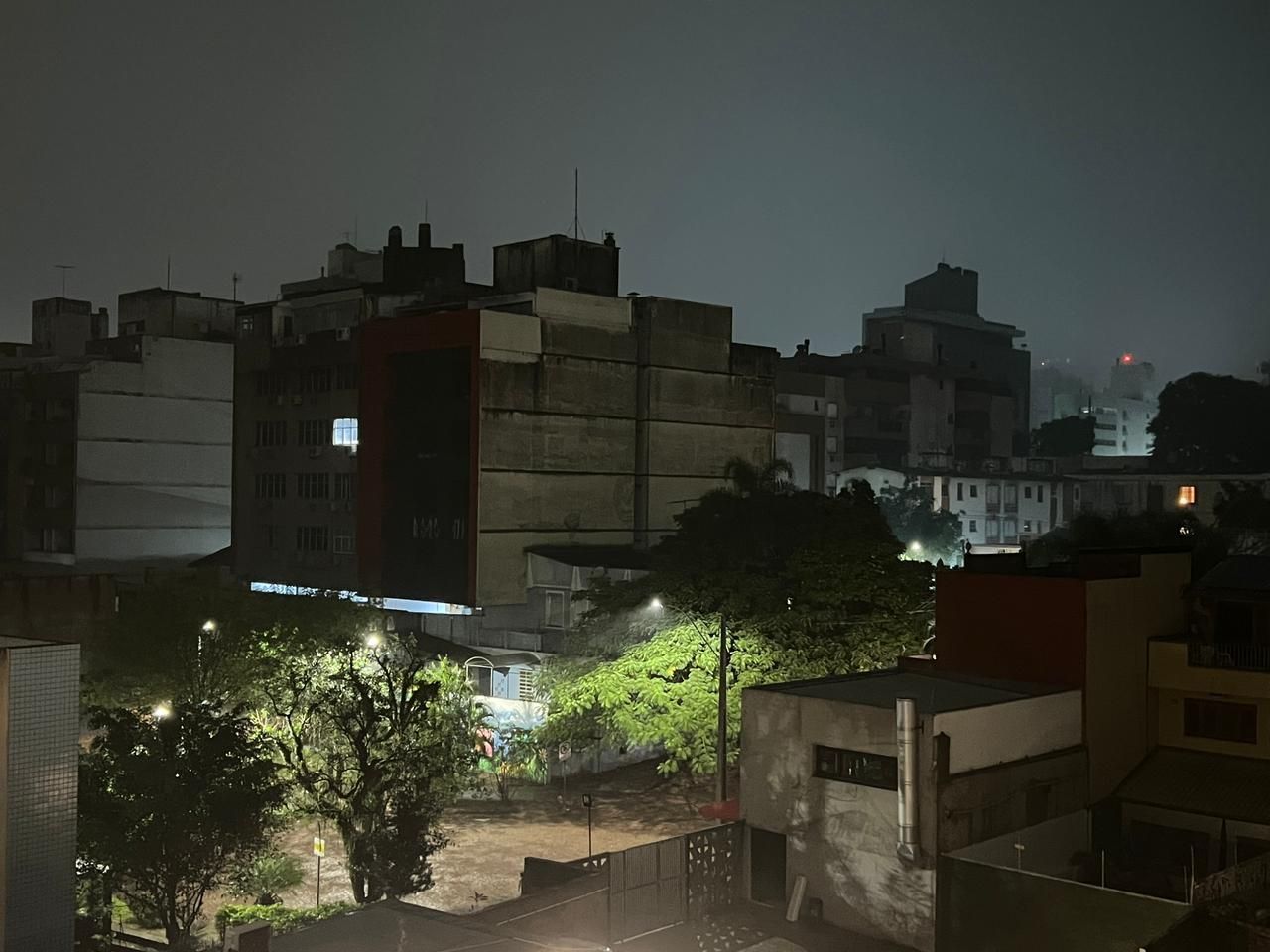 Mais de 1 milhão de pessoas continuam sem luz no RS após uma semana de temporais