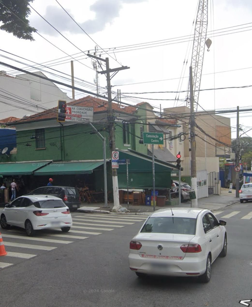 Homem armado faz arrastão em restaurante de SP e leva 9 celulares