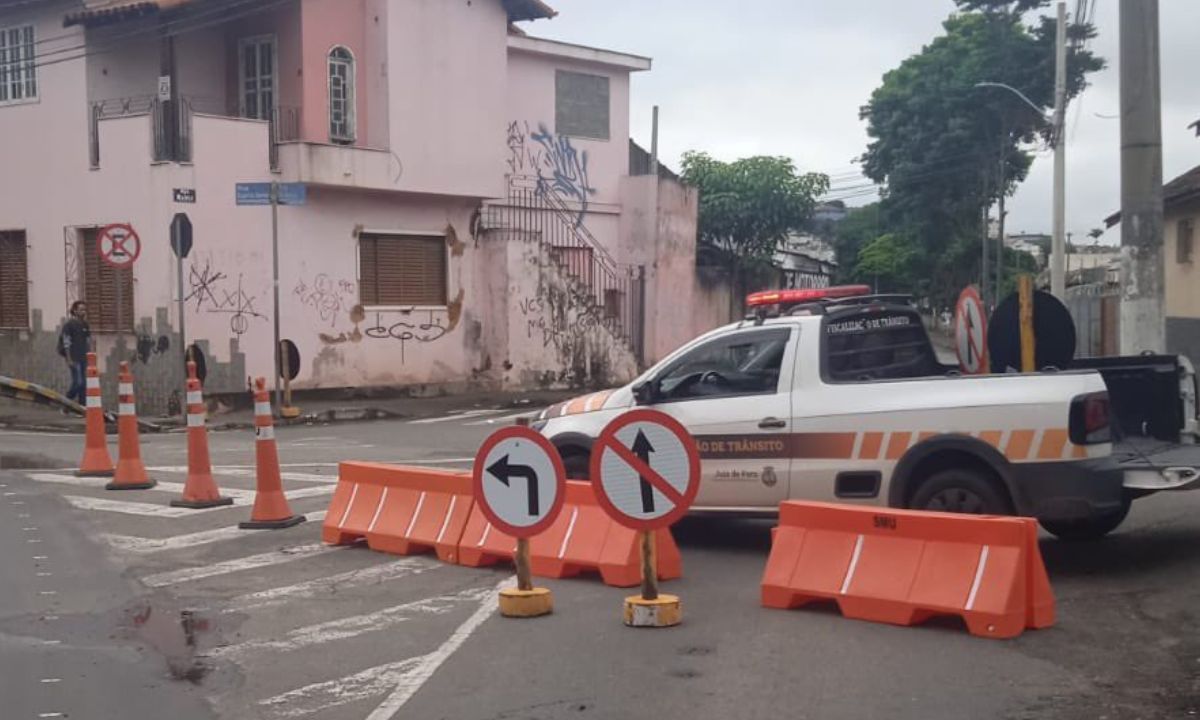 Trecho no Poço Rico passa a operar em mão única em Juiz de Fora