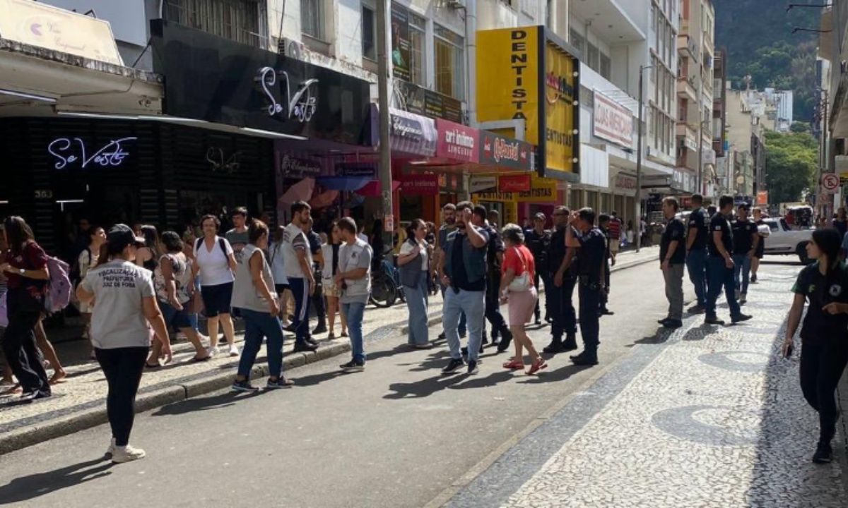 Operação Comércio Legal: mais de mil materiais são apreendidos no Centro de Juiz de Fora
