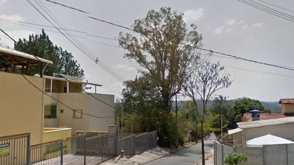 Homem desliga energia e ataca ex com faca durante o banho na Grande BH