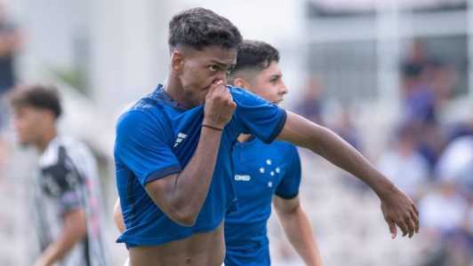 Ruan Índio fez os três gols da vitória por 3 a 2 na ida da semifinal do Mineiro Sub-17, na Cidade do Galo