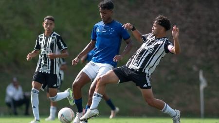 Ruan Índio marcou um hat-trick contra o Atlético, na Cidade do Galo