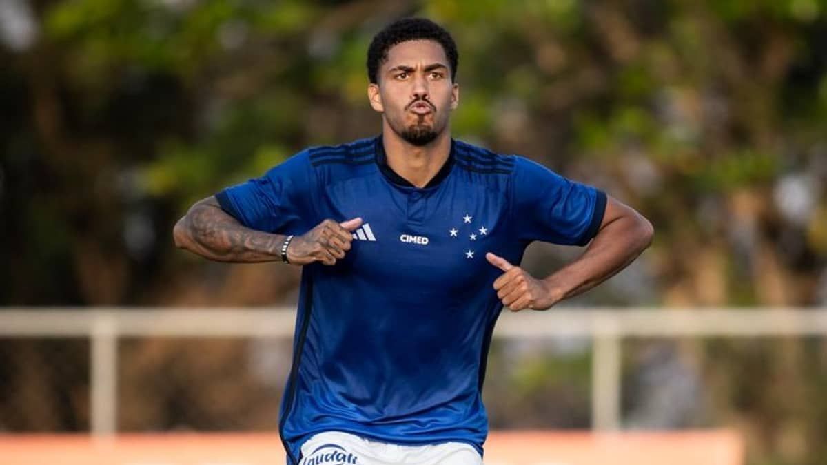 Juiz explica expulsão de zagueiro do Cruzeiro contra Atlético: 'Imitou galinha'