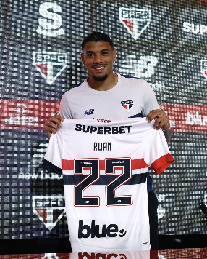 Zagueiro Ruan em apresentação pelo São Paulo