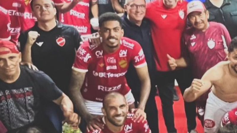 'Cria da Toca' estreia em novo clube e recebe mensagens de atletas do Cruzeiro