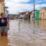 Barragem se rompe e provoca inundações e alagamento no Ceará