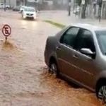 Temporal em João Monlevade alaga ruas da cidade na manhã desta segunda-feira: 'misericórdia'