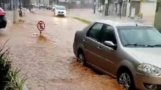 Ruas da cidade ficaram alagadas