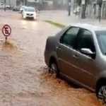 Temporal em João Monlevade alaga ruas da cidade na manhã desta segunda-feira: 'misericórdia'