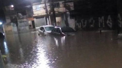 Ruas ficaram alagadas no domingo (1º) em SP