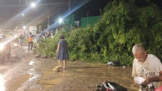 Ruas fora completamente interditadas por conta da chuva