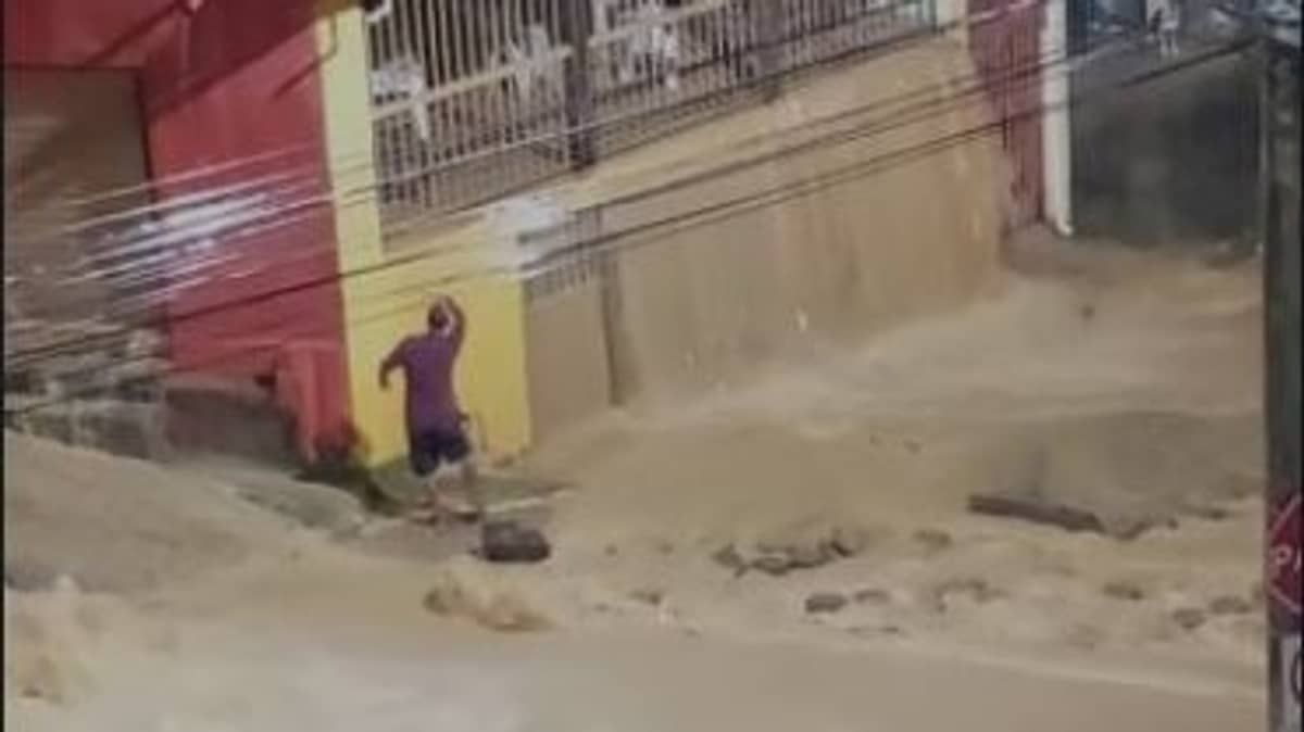 Vídeos: chuva forte durante a madrugada deixa Piranga debaixo d'água: 'muito triste'