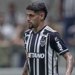 Rubens, do Atlético, leva oito pontos na cabeça após choque no clássico
