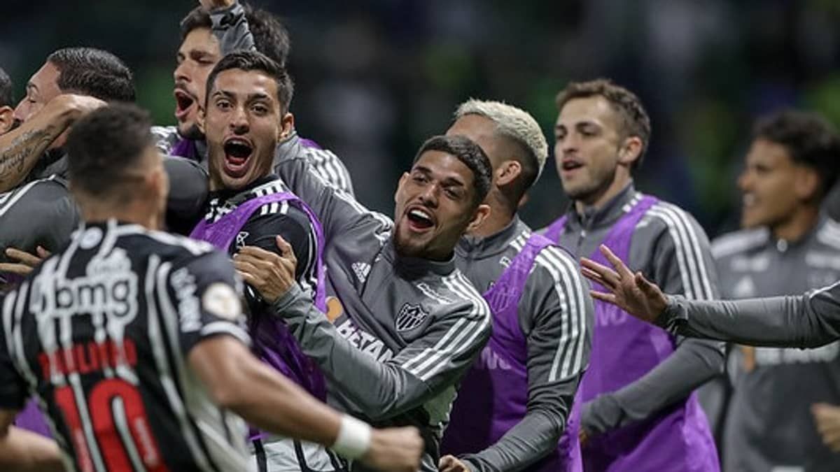 Atlético não terá lateral para clássico contra Cruzeiro pelo Brasileirão