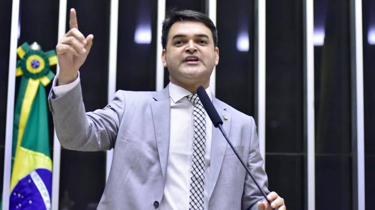 Distribuição das emendas de comissão deve ser tratada em outro momento, diz vice-líder do governo