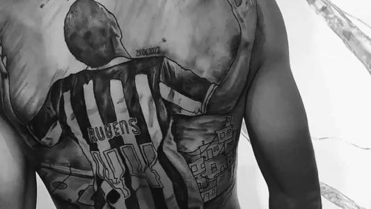Rubens tatuou o primeiro gol como profissional