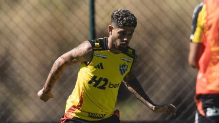 Rubens durante treino pelo Atlético na Cidade do Galo em 15 de julho de 2025