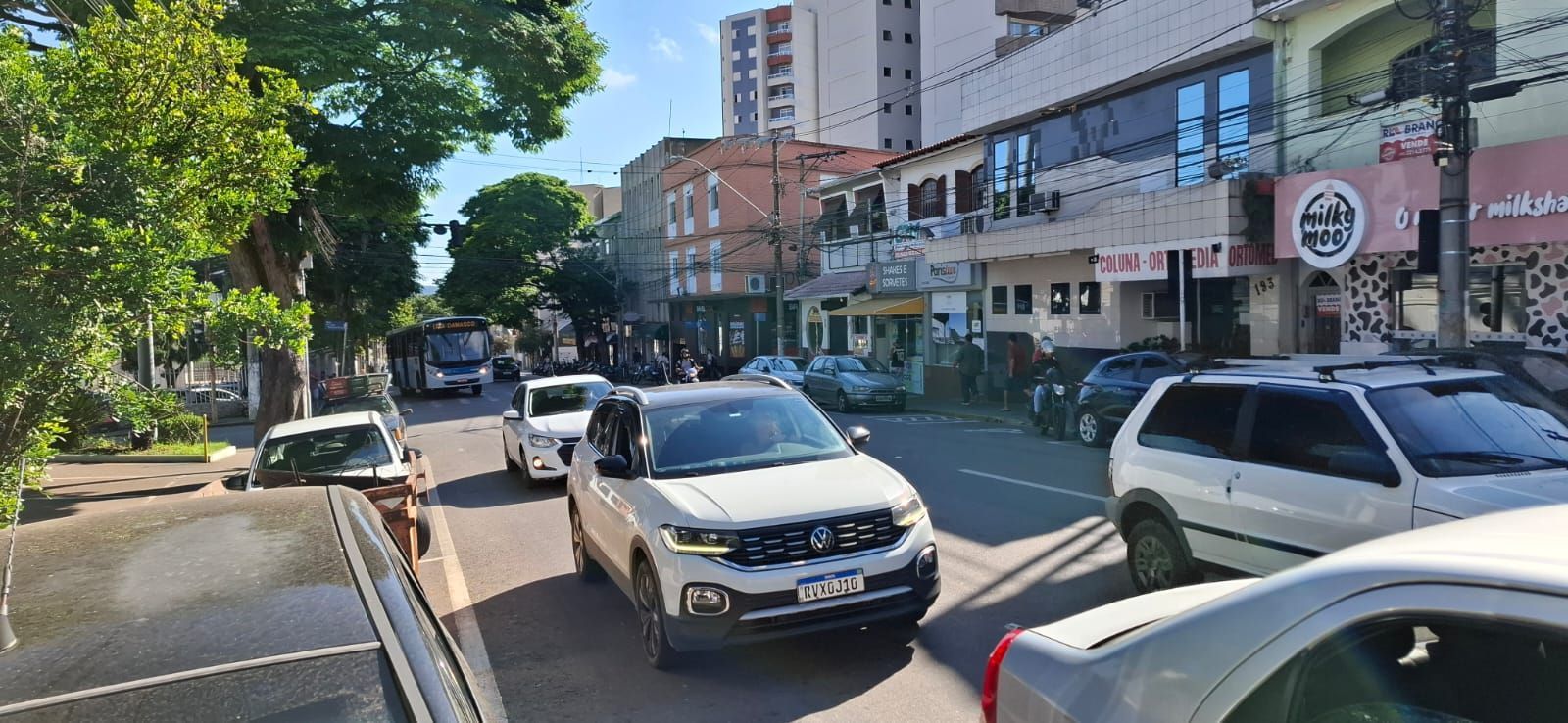 Vereador sugere estacionamento 45º em avenida de Varginha