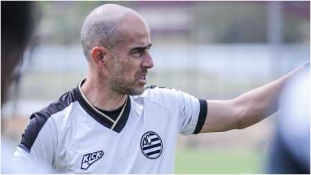 Rui Duarte, técnico do Athletic, terá dificuldade para montar time contra o Remo