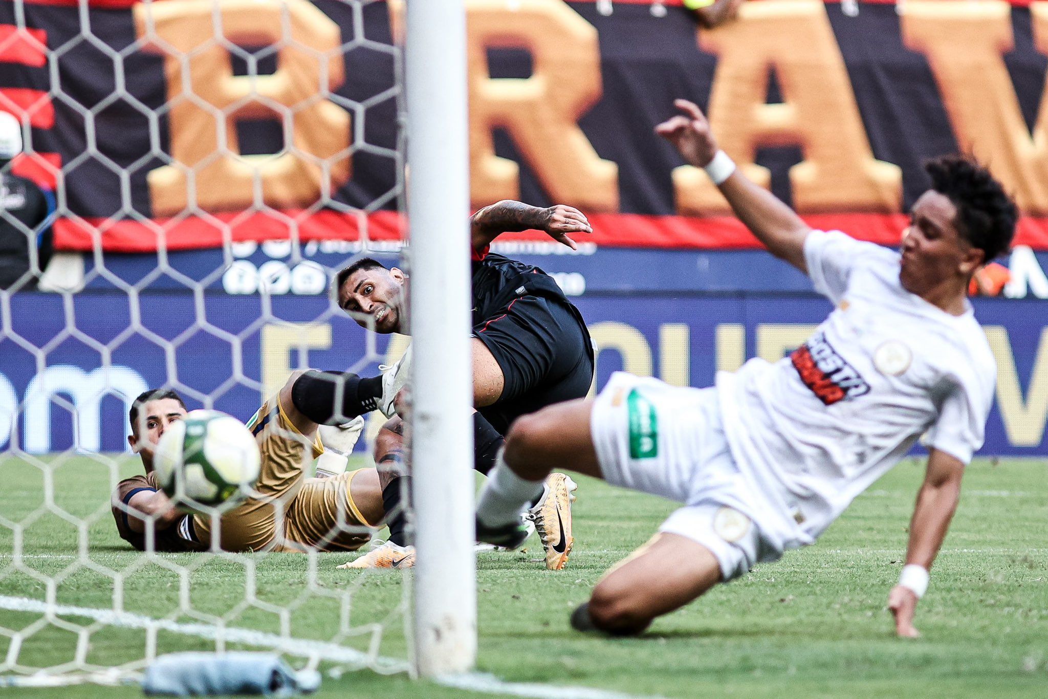 Sport vence Porto-PE e se classifica de forma antecipada à semi do Pernambucano