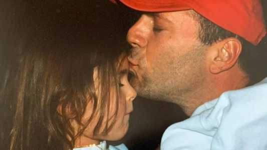Rumer Willis, ao lado do pai, Bruce Willis, quando criança