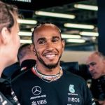 Chefe da Mercedes descarta saída de Hamilton rumo à Ferrari 