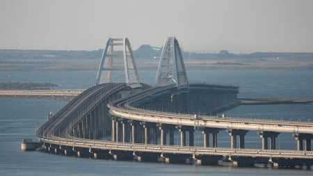 Rússia afirma ter abatido mísseis que atingiriam ponte da Crimeia e promete retaliar Ucrânia.