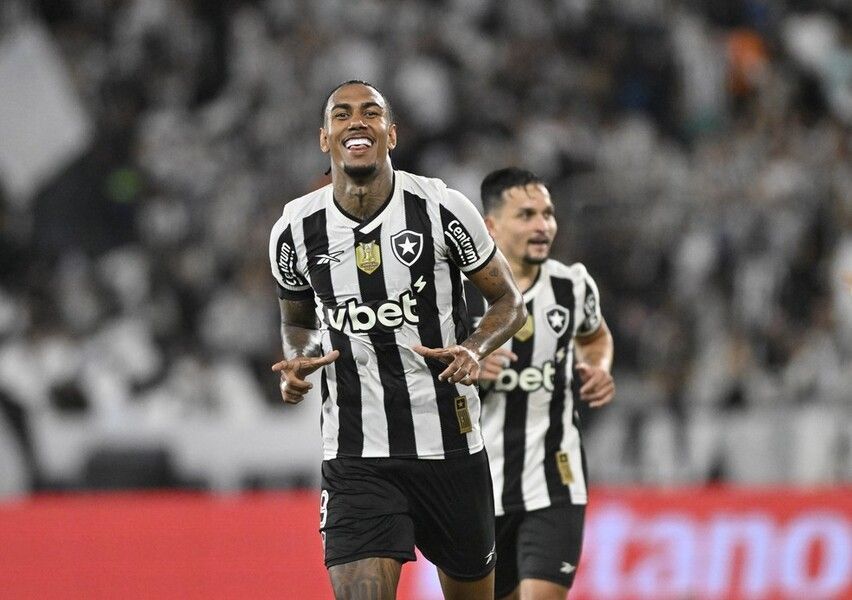 Botafogo acerta empréstimo de atacante para clube da Bulgária