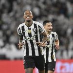 Botafogo acerta empréstimo de atacante para clube da Bulgária