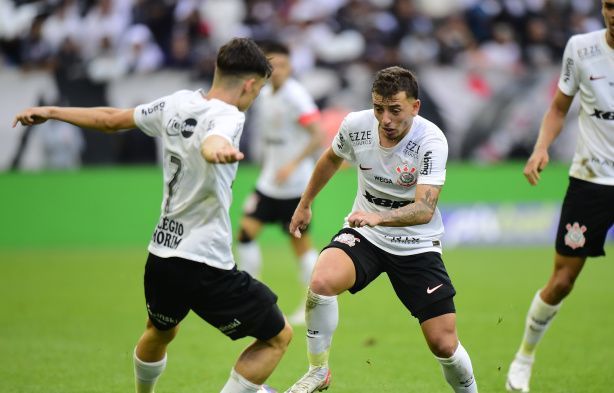 Corinthians pode reeditar dupla de volantes da Copinha na Copa do Brasil