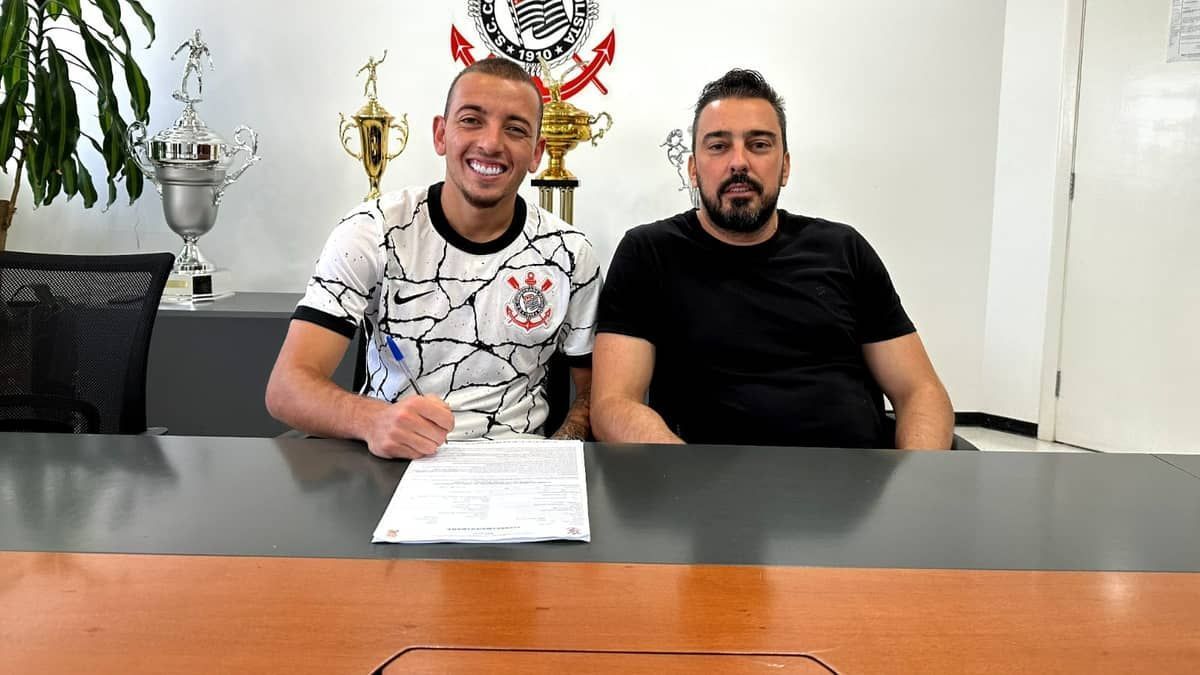 Corinthians renova contrato do volante Ryan