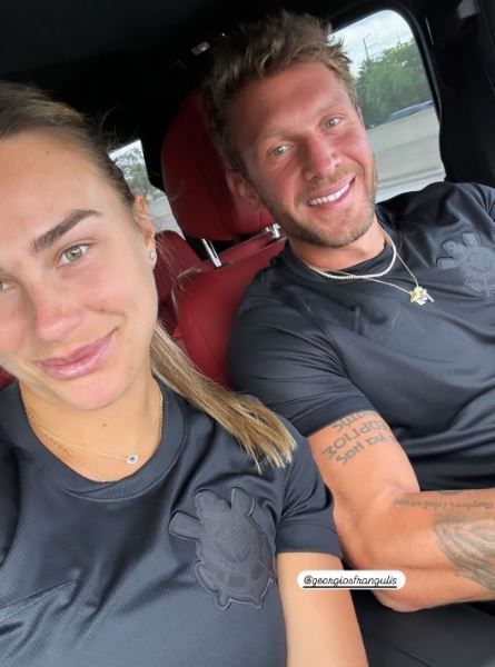 Estrela do tênis, Sabalenka veste camisa de clube brasileiro