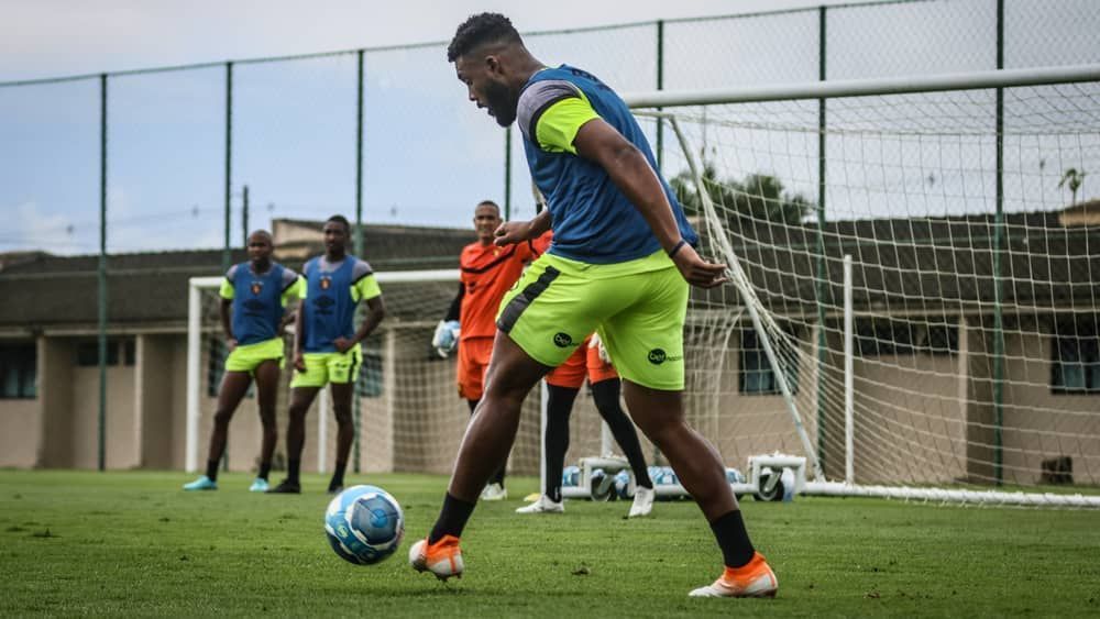 Sabino sofre entorse no tornozelo e não deverá participar de Ceará x Sport