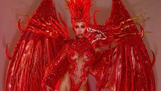 Sabrina Sato representou o dragão de São Jorge no Anhembi, em São Paulo