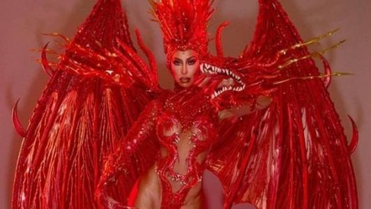 Sabrina Sato representou o dragão de São Jorge no Anhembi, em São Paulo