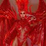 Fantasiada de dragão de São Jorge, Sabrina Sato é destaque nas redes sociais