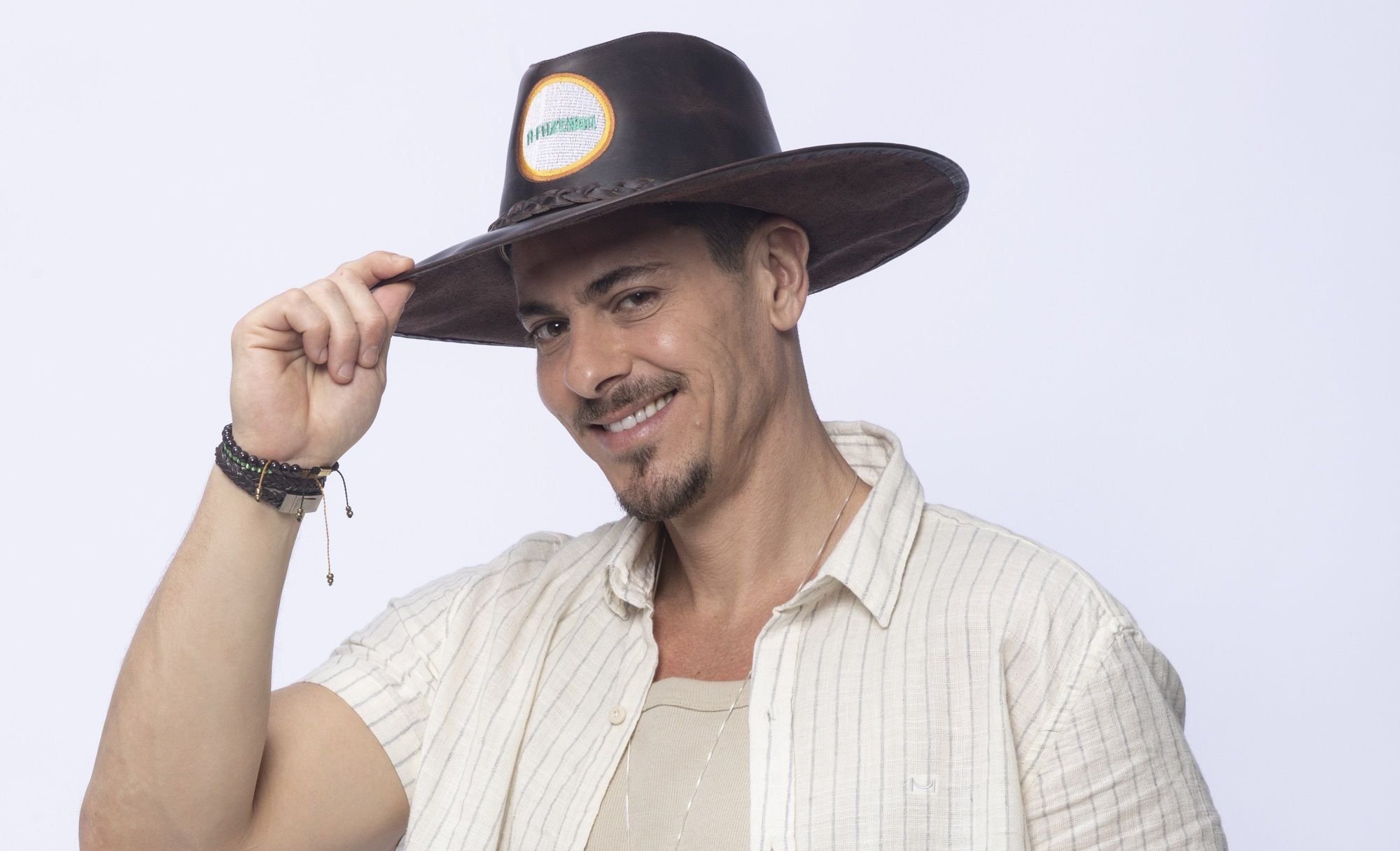 Sacha Bali: quase eliminado no início, ator é favorito para vencer 'A Fazenda 16'
